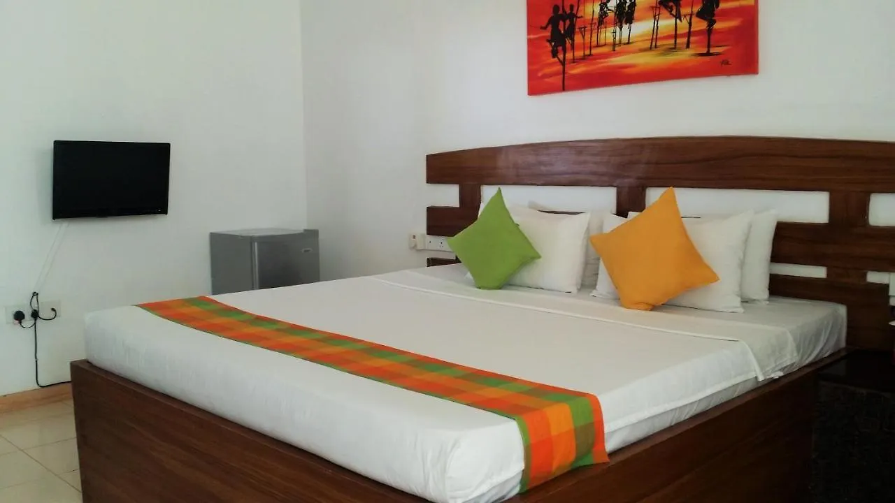 Maple Leaf Hotel Negombo