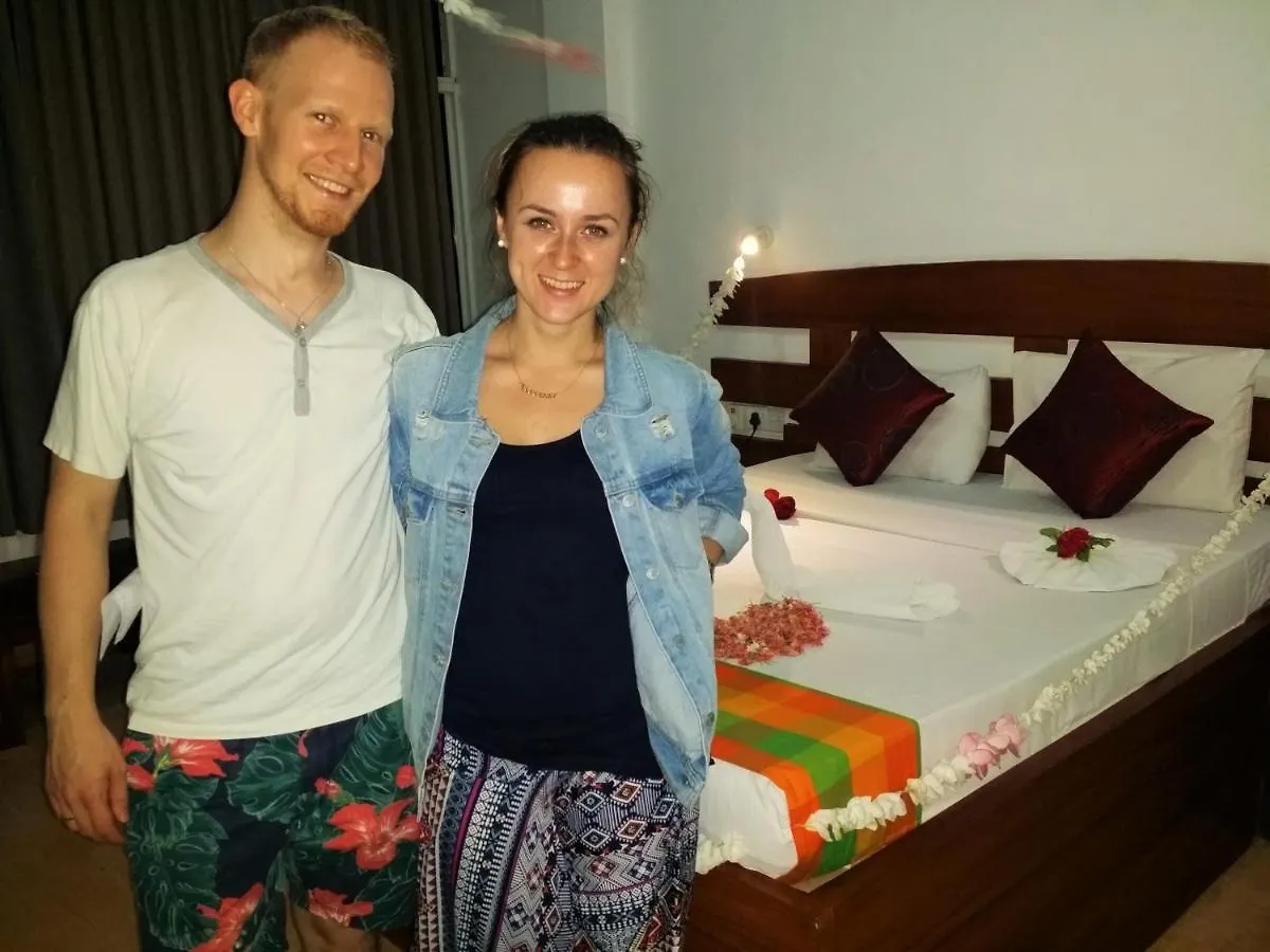Maple Leaf Hotel Negombo