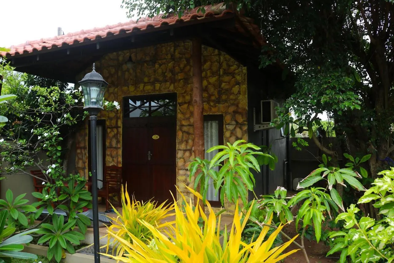 Maple Leaf Hotel Negombo
