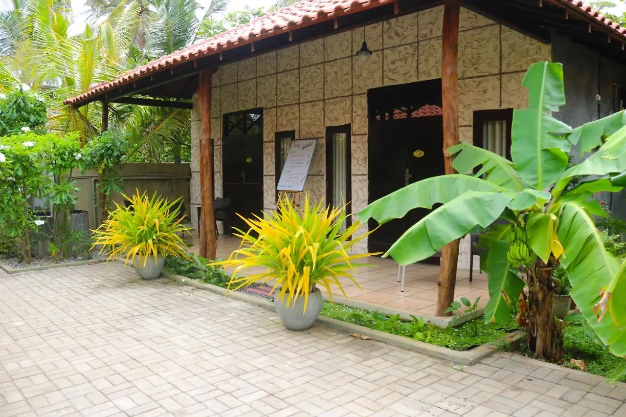 Maple Leaf Hotel Negombo